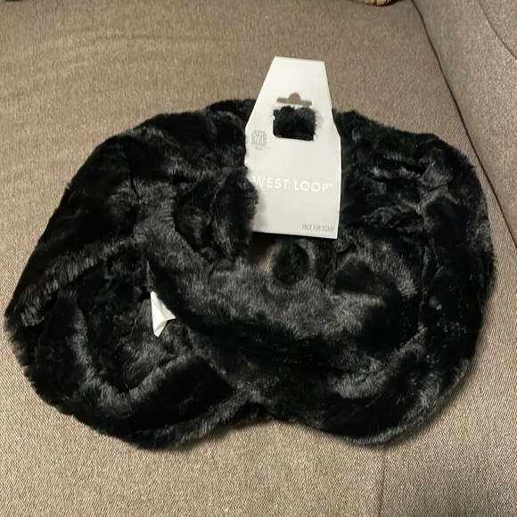 west loop Accessories - NWT!!! West Loop Faux Scarf -OS
